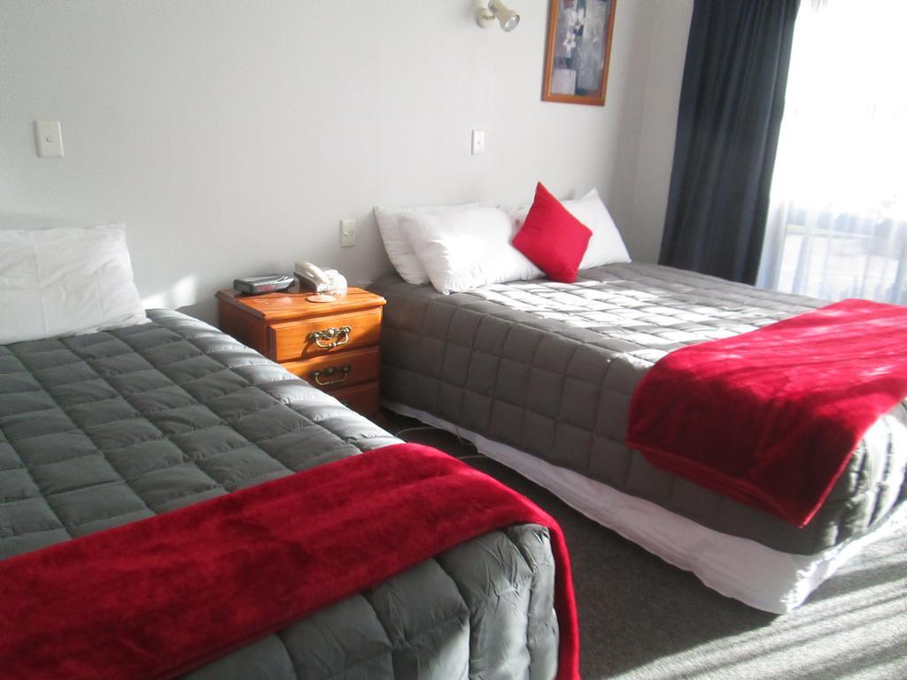 Awatea Park Motel Palmerston North Extérieur photo