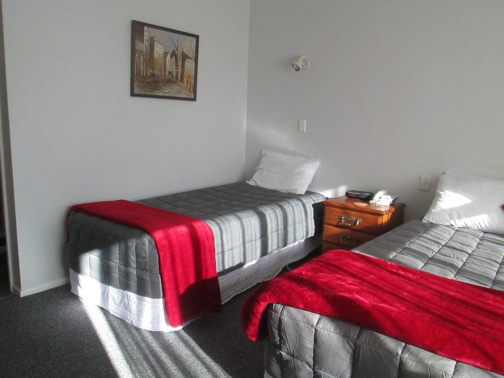 Awatea Park Motel Palmerston North Extérieur photo