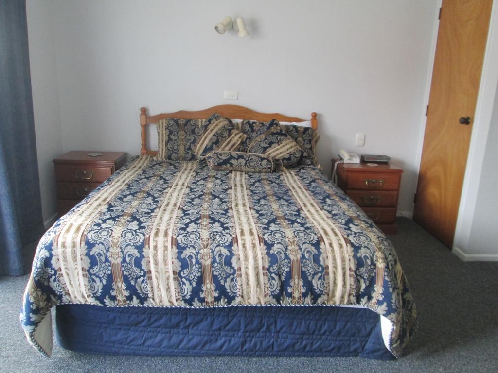 Awatea Park Motel Palmerston North Extérieur photo